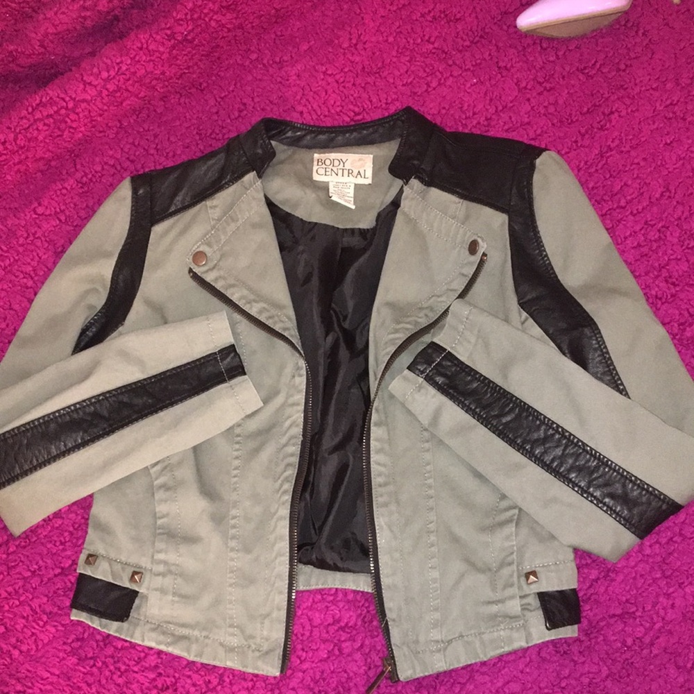 Body Central olive green and black cropped jacket